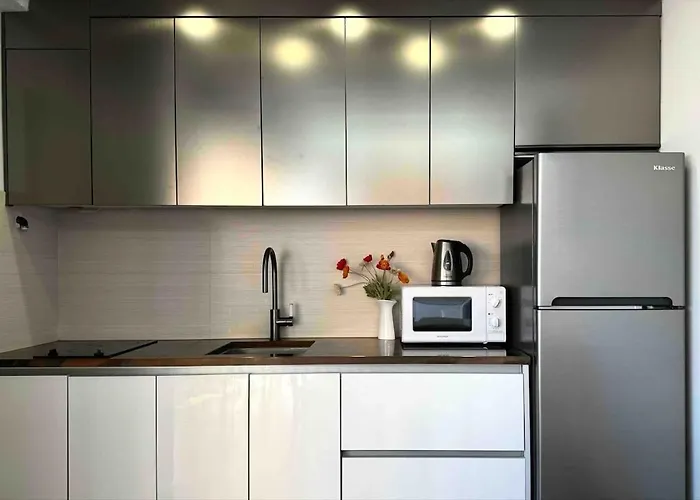 Peaceful 2 Bedroom & Cityview Close To Iconic Sites