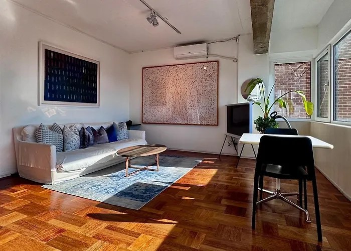 Peaceful 2 Bedroom & Cityview Close To Iconic Sites Apartment