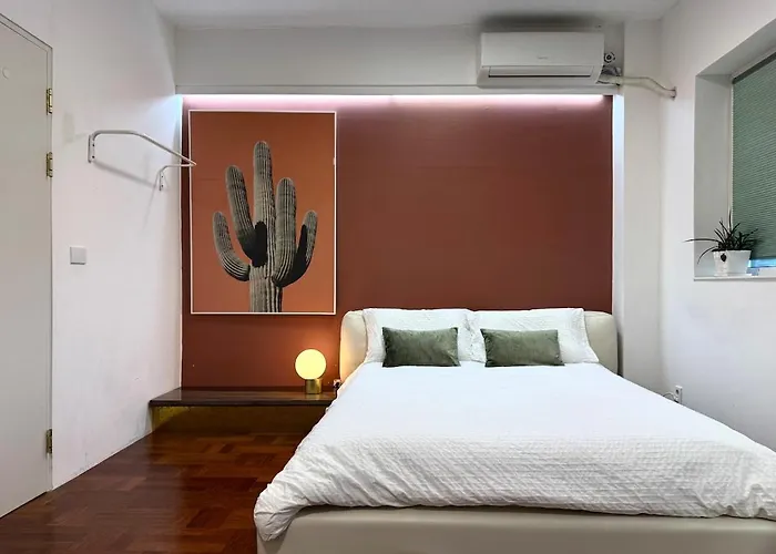 Peaceful 2 Bedroom & Cityview Close To Iconic Sites