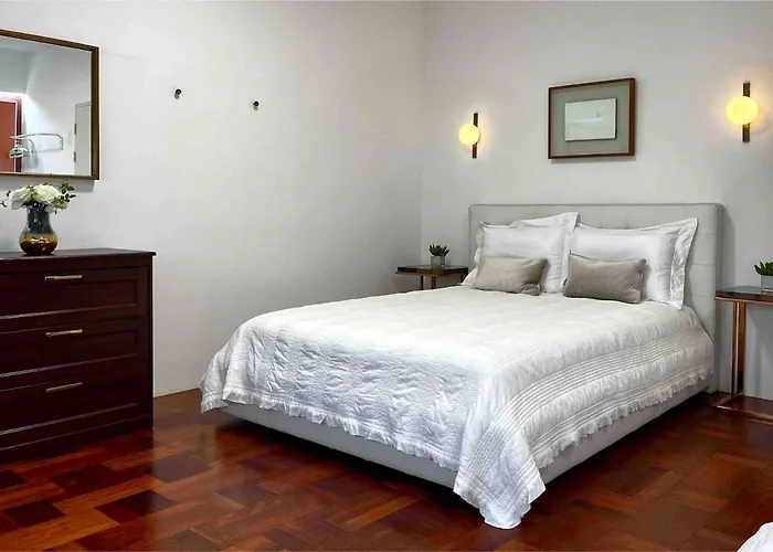 Peaceful 2 Bedroom & Cityview Close To Iconic Sites Apartment *